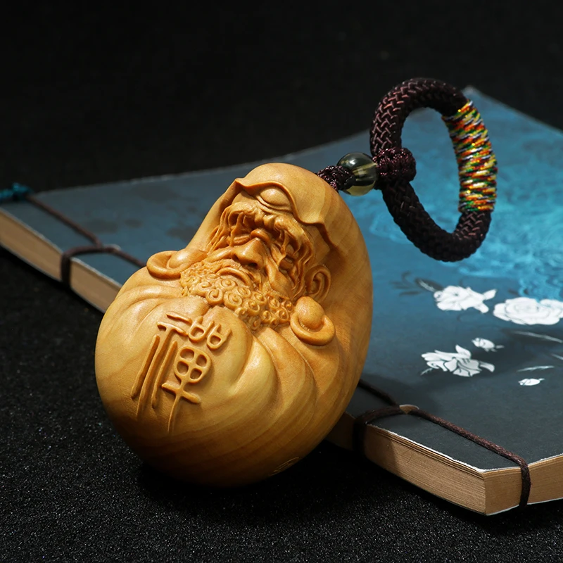 

Small leaf boxwood carving dharma patriarch Zen path fortune hand to play with a modern Chinese vehicle pendant crafts