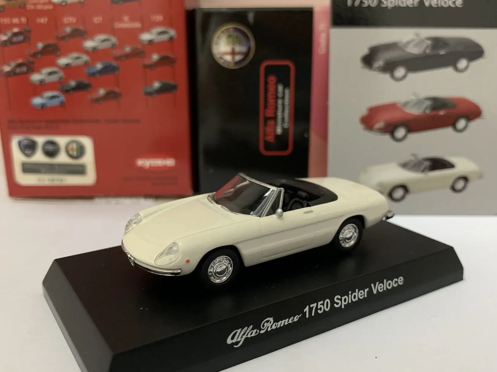 

1/64 KYOSHO Alfa Romeo 1750 Spider Veloce Collection of die-cast alloy car decoration model toys