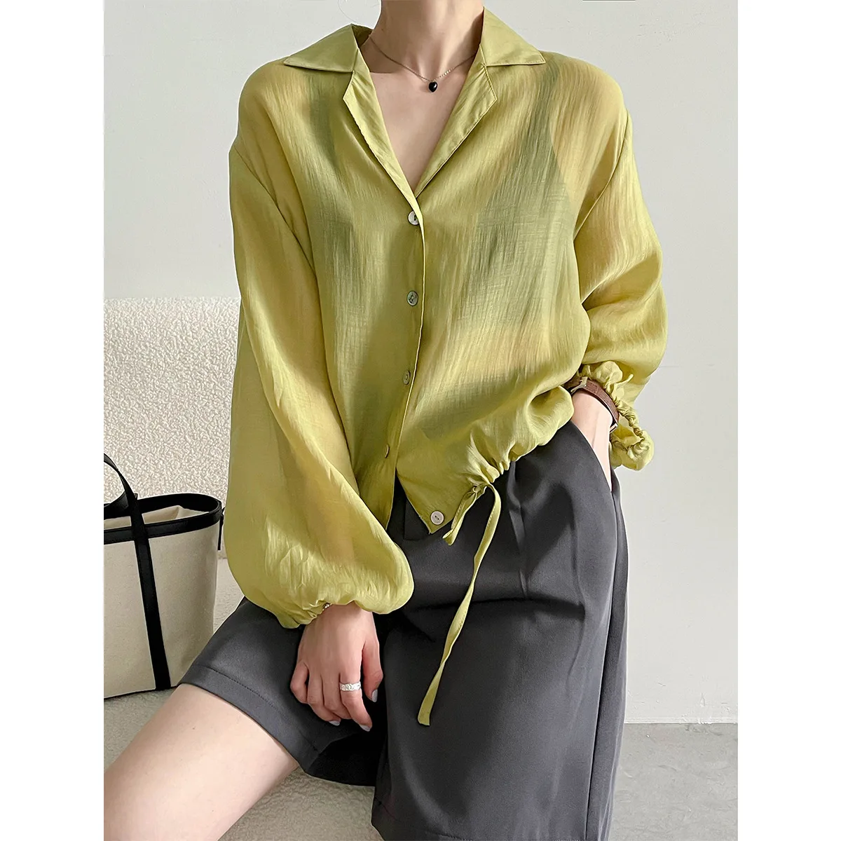 

SuperAen 2022 Summer Solid Turn Down Collar Full Shirt Women Slim Sunscreen Short V-neck Simple Retro Top