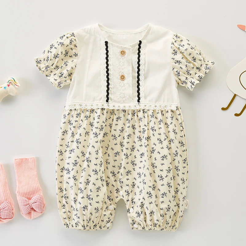 

Летний детский комбинезон с коротким рукавом и цветочным принтом