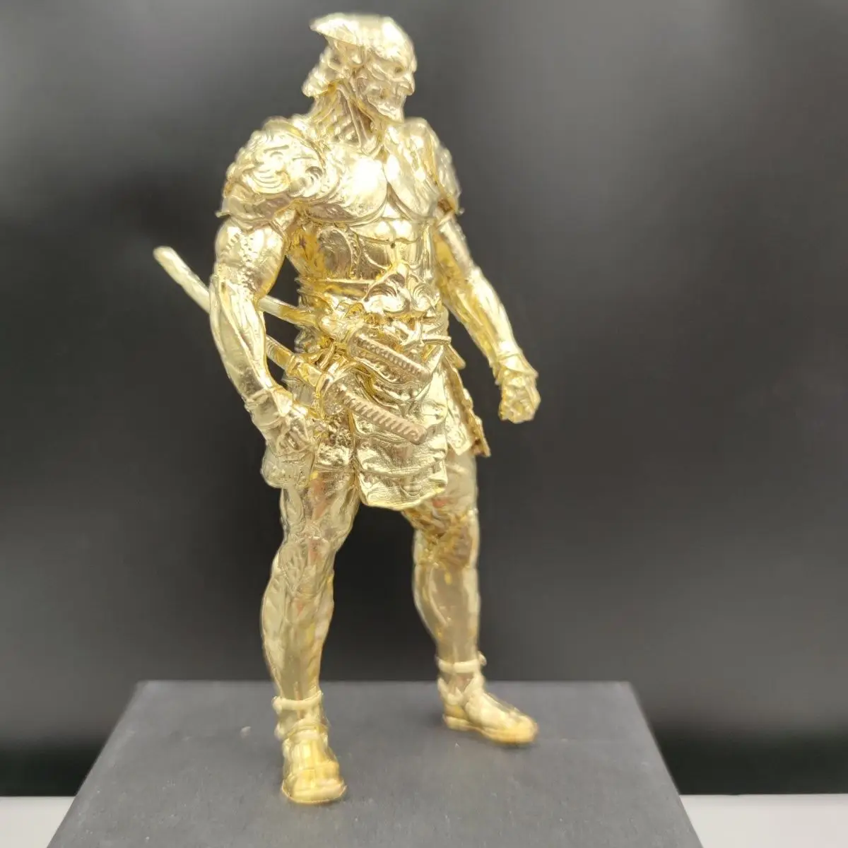 

Золотистый латунный материал, Самурай, белая модель ручной работы, офисное украшение самурая, интерьер автомобиля, общий воин, 10 см