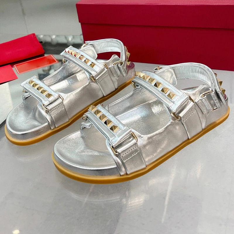 

Сандалии женские с открытым носком, босоножки на плоской подошве, с заклепками, с круглым носком, модная привлекательная обувь, лето 2023