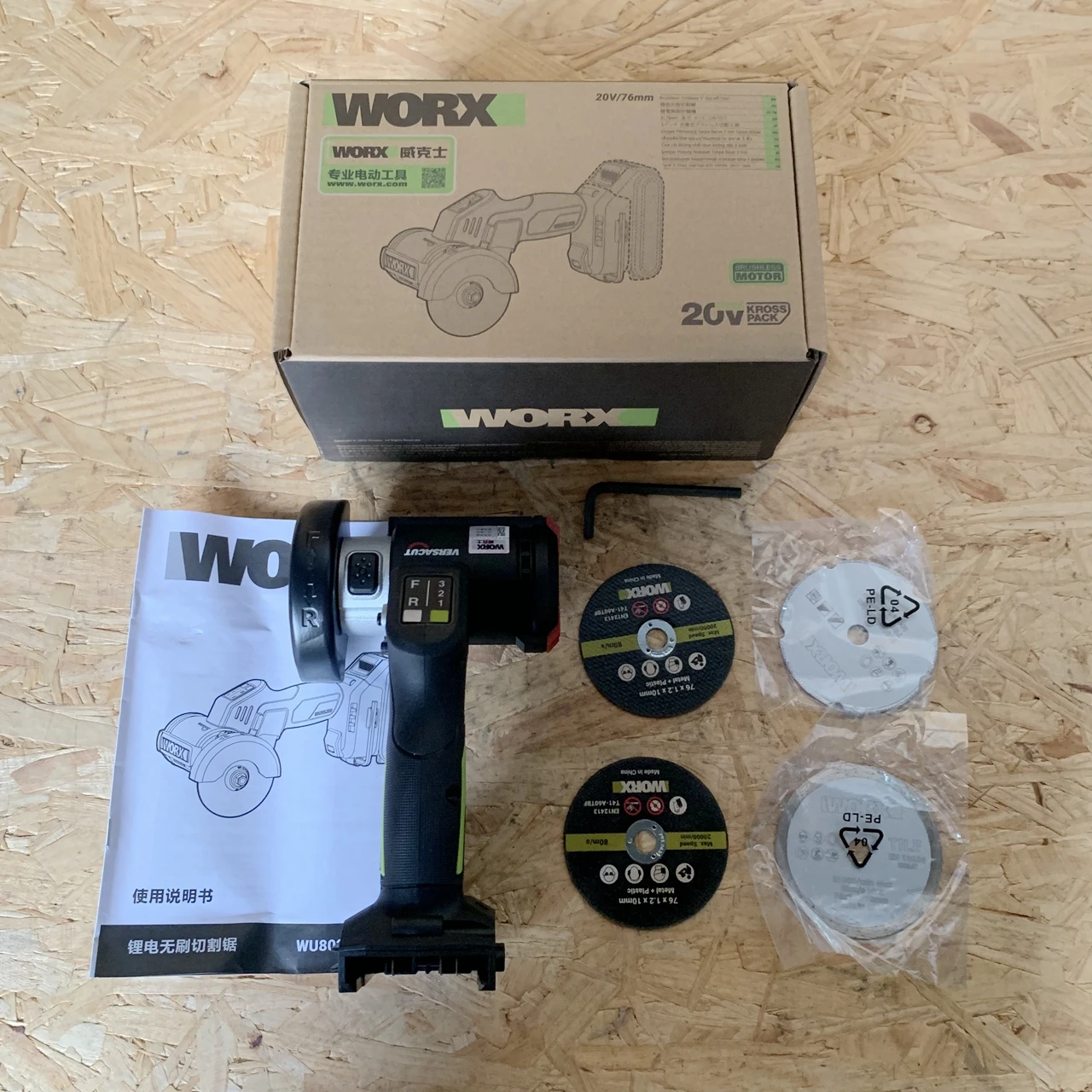 

Worx Eagle Saw WU802 Мини-электрическая угловая шлифовальная машина с литиевой батареей, бесщеточная полировальная машина, небольшая режущая машина - только корпус