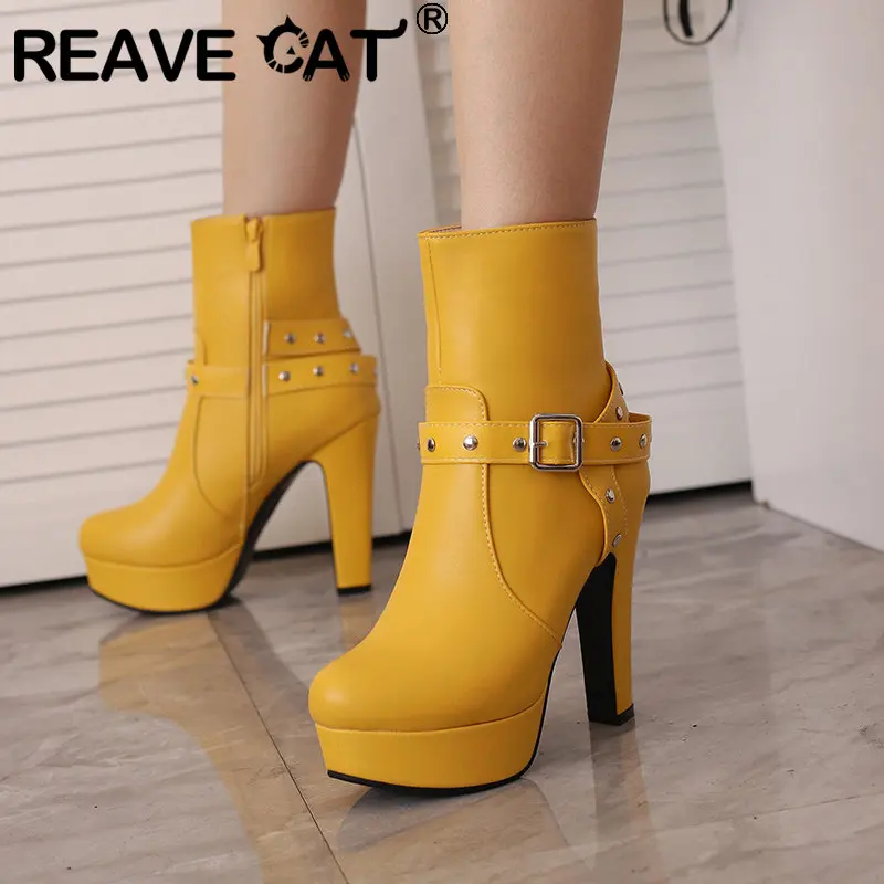 

Женские ботильоны на платформе 12 см REAVE CAT, полусапожки больших размеров 48, 49, 50 с застежкой-молнией и пряжкой на ремешке и высоком массивном каблуке 2,5 см