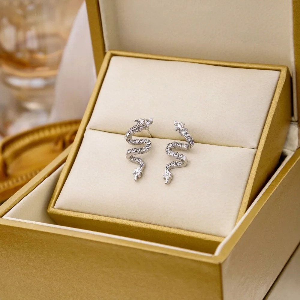 Серьги-гвоздики в китайском стиле с драконом ювелирные аксессуары эффектные