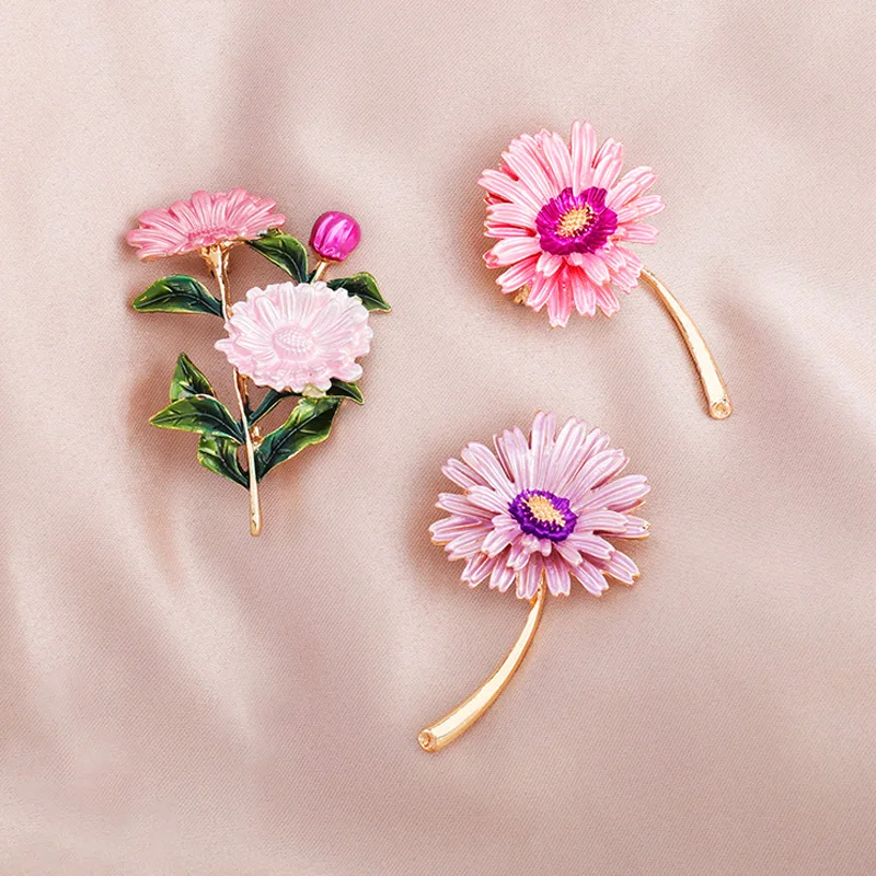 

Enamel Pink Daisy Trendy Brooch Flower Pin For Women and Mom Gift Simple Accessories 2022