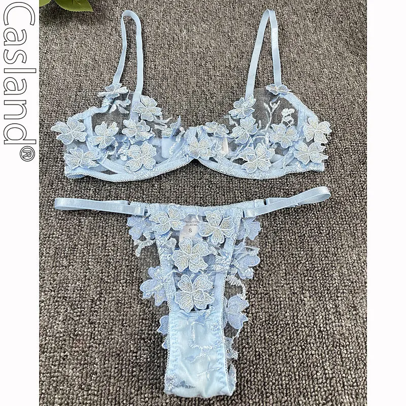 Женское нижнее белье с цветочной вышивкой |
