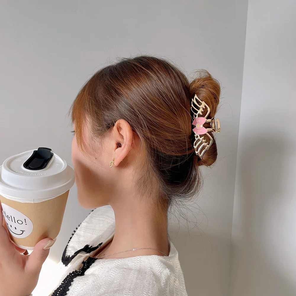 Женская шпилька для волос с зажимом в виде акулы