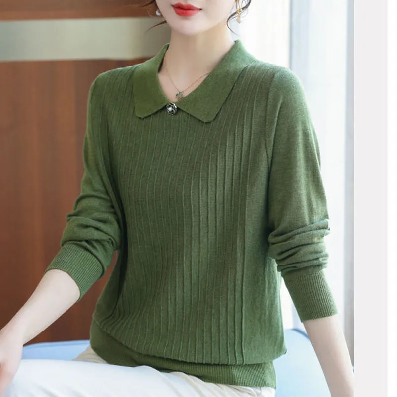 Женский однотонный свитер-поло с нитками и бусинами