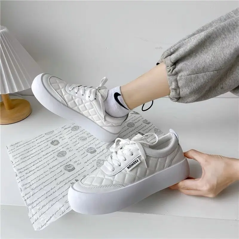 2023 New Summer Mesh Shoes Women's Breathable Mesh Face Casual Popular Anti slip Thick Sole Cake Little White Shoes