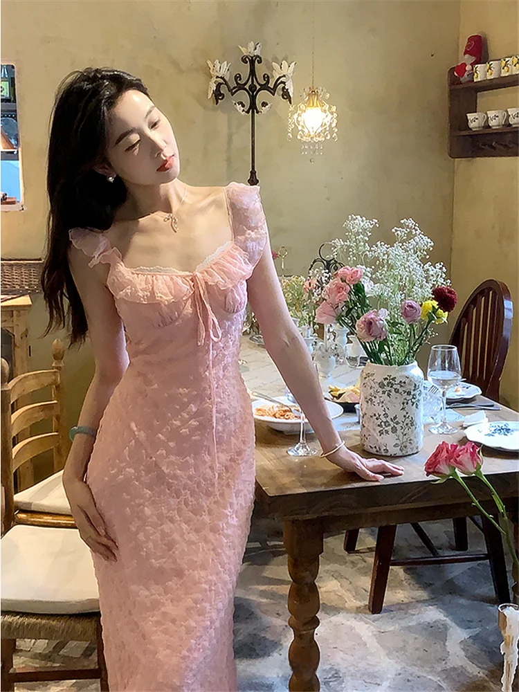 Платье-футляр женское клетчатое на бретельках с длинным рукавом