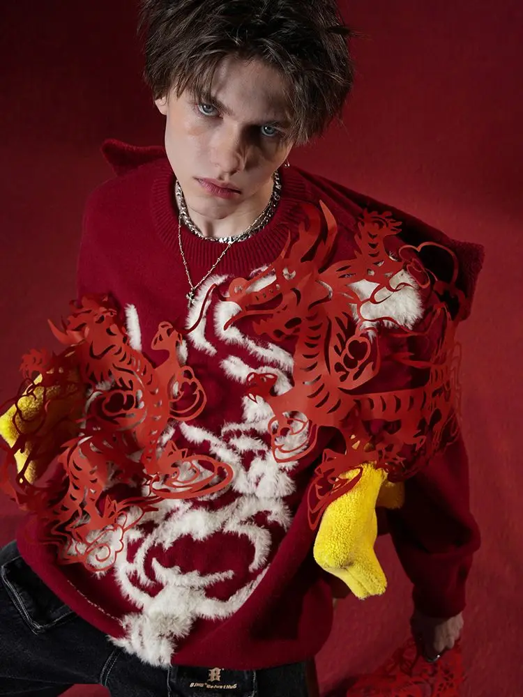 Рисунок 2 - Осенне-зимний мужской свитер с принтом дракона