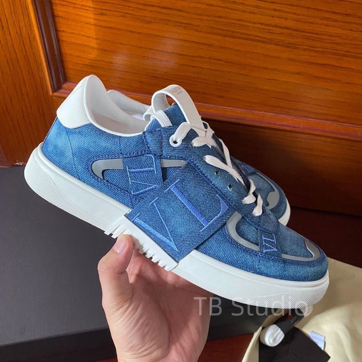 

Men Casual Sneakers Luxury Design V Brand Flat Leather Shoes Lace-up Denim Shoes Men's Tennis Sneakers Fashion patchwork Shoes