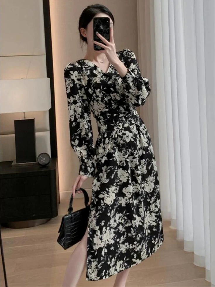 

Шифоновое платье с V-образным вырезом и цветочным принтом