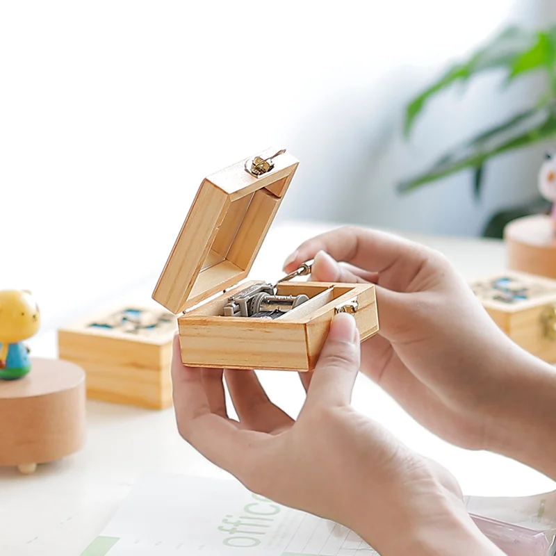 

1PC Wooden Creative Hand-cranked Music Box Music Box Birthday Gift European Rotating Diy Mini Merry Gift