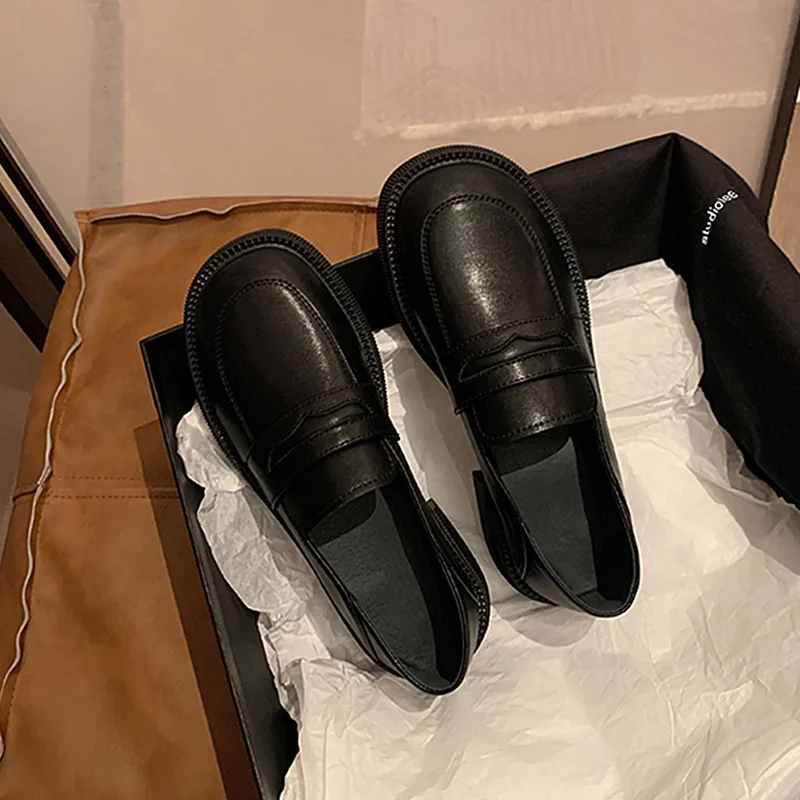 Ladies Flat Shoes  Loafers Patent Leather Solid Color Breathable  Non-Slip Soft Sole  Sneakers  Women