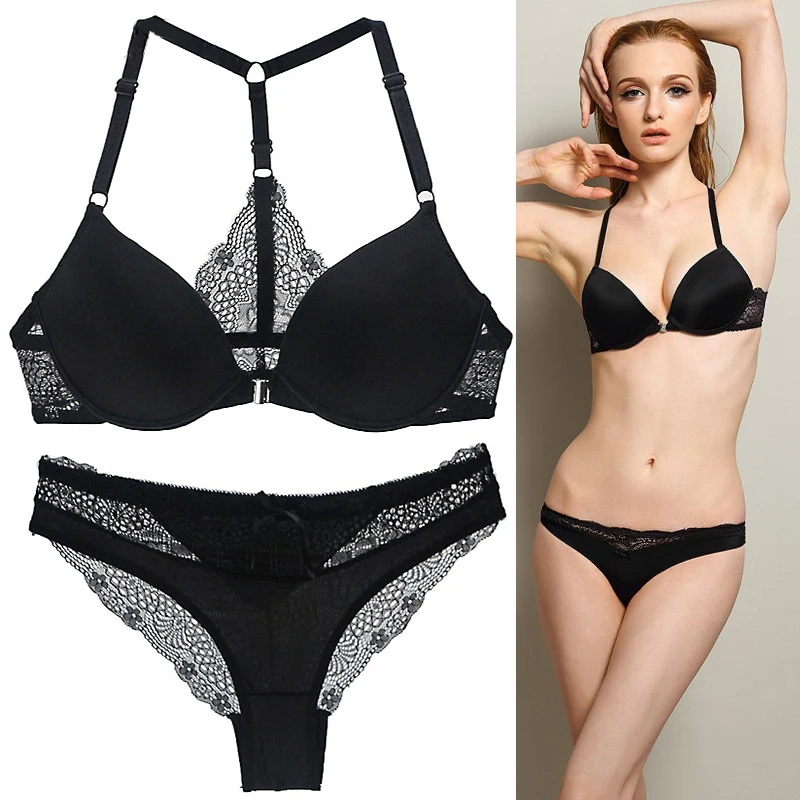

Комплект женского кружевного нижнего белья с чашками пуш-ап