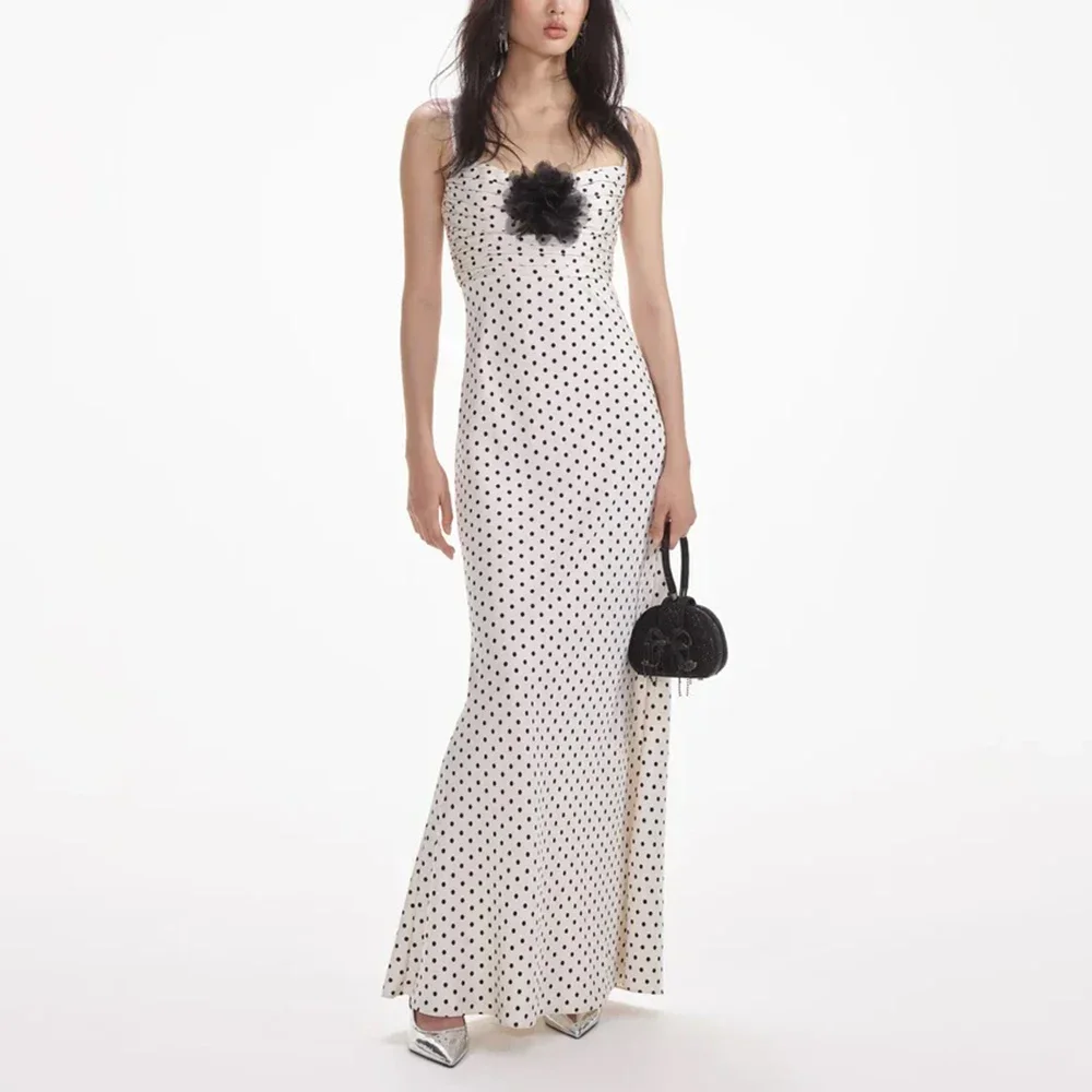 Женское длинное вечернее платье в горошек без рукавов