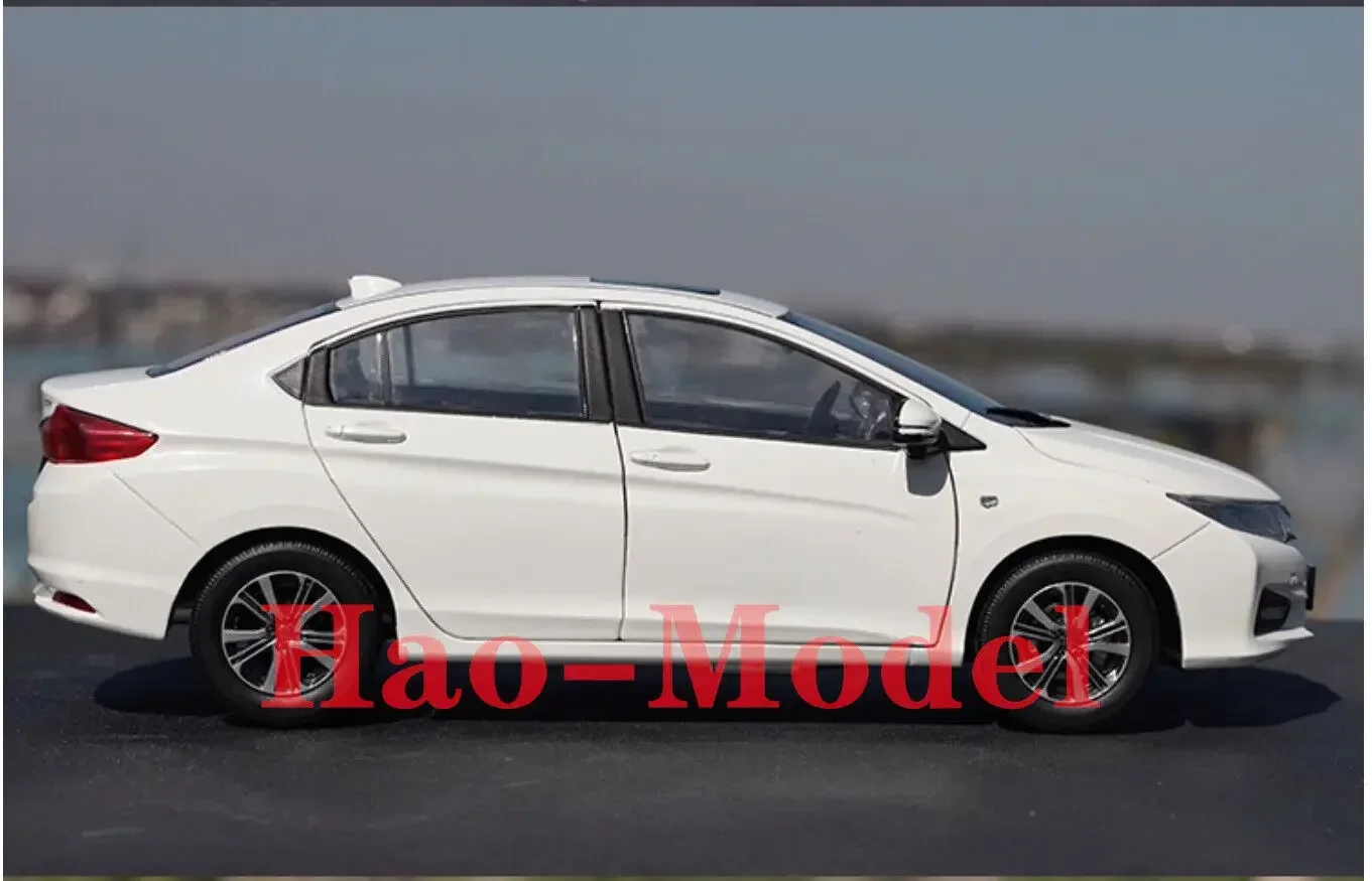 Модель автомобиля литая из сплава для Honda CITY 1/18 игрушка мальчиков и девочек
