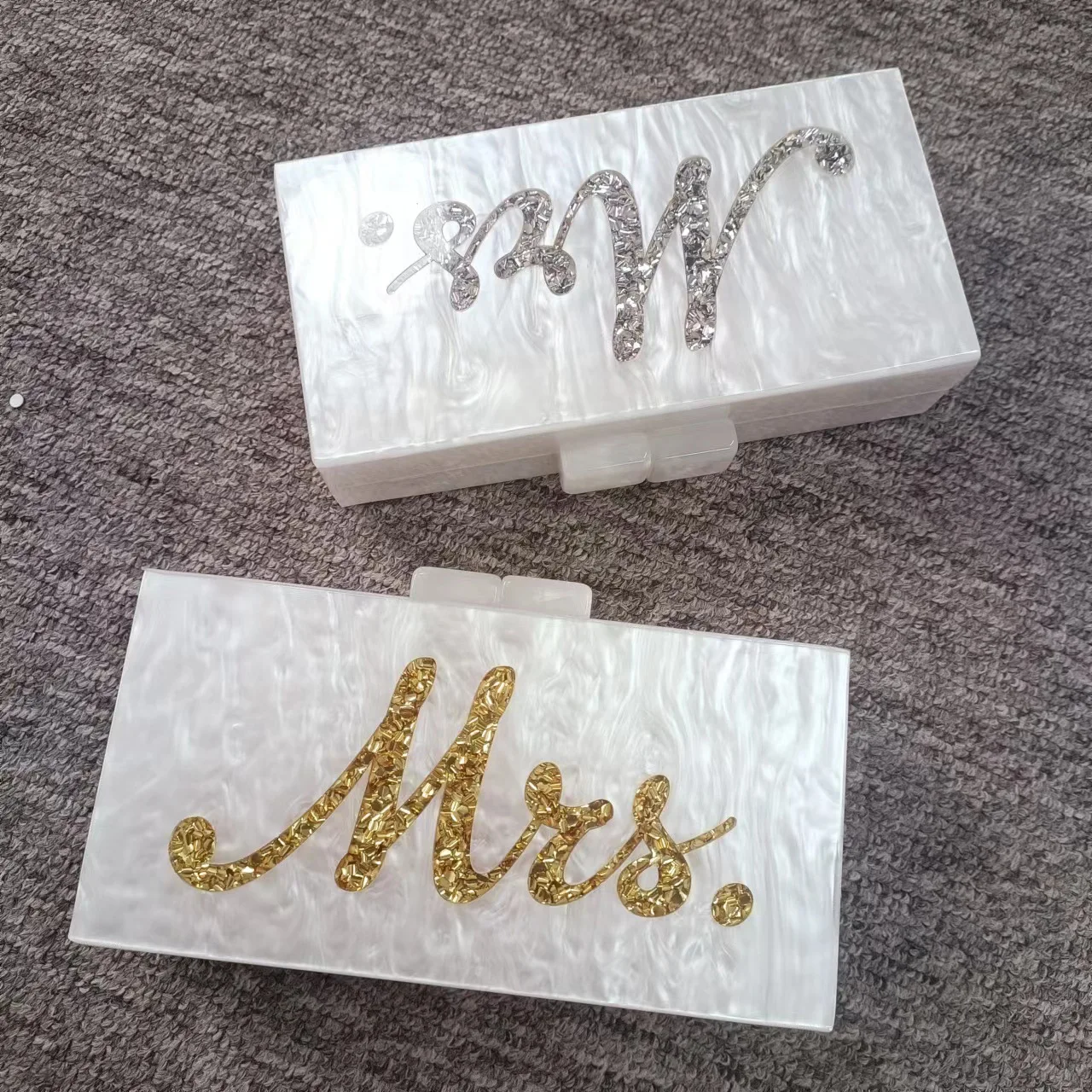 

Women's New Fashion Hundred Towers White Pearlescent Alphabet Glitter Acrylic Hand Bag Diagonal Span Banquet Exquisite Dress Bag