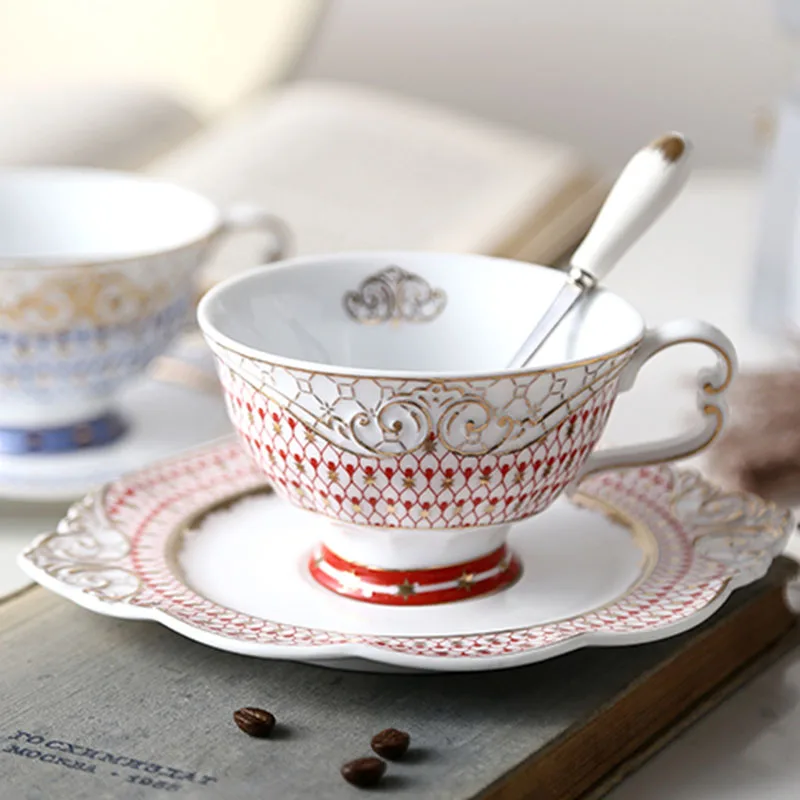 

Modern Art Coffee Cup Luxury Charm English Couple Tea Cup Personalised Cute Tazas De Ceramica Creativas Bone China Tea Set