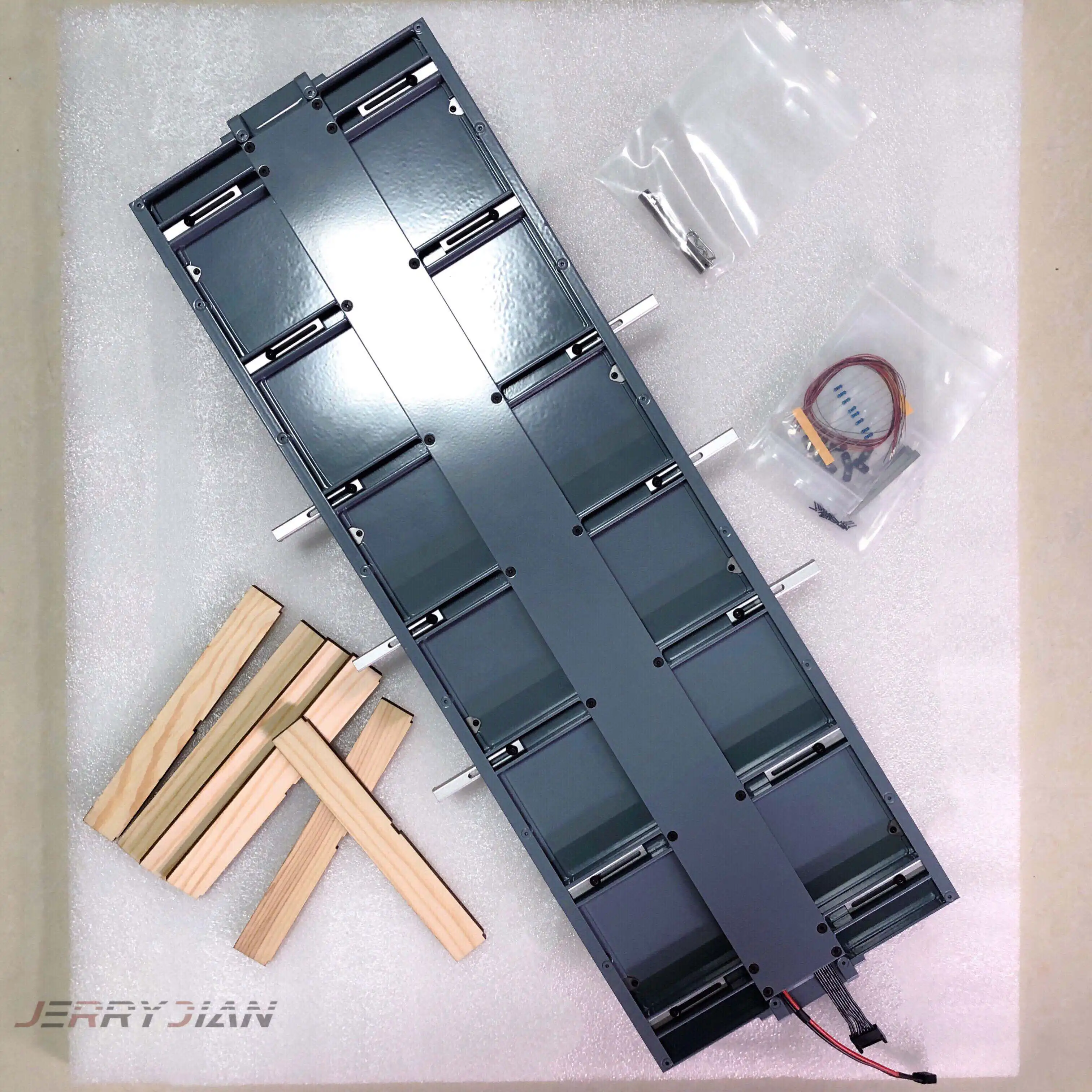 Модель прицепа Nooxion FERY BEAR серии 2 + 5 обновленная с комплектом низких плоских