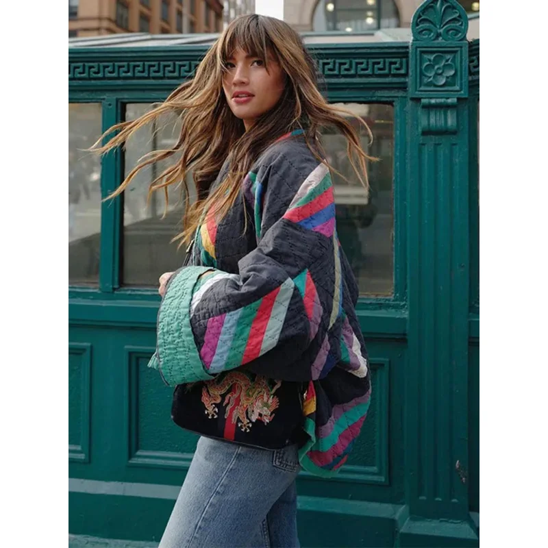 Рисунок 5 - Парка с контрастным принтом и длинным рукавом