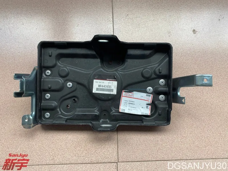 

Pajero V73V75V77V93V97V87 лоток, батарея/клей для аккумулятора/лоток MR440935 8201A086