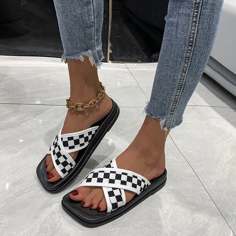 2022 summer outdoor thick-soled slippers women's EVA non-slip casual flip-flops women's plaid sandals indoor bath slippers