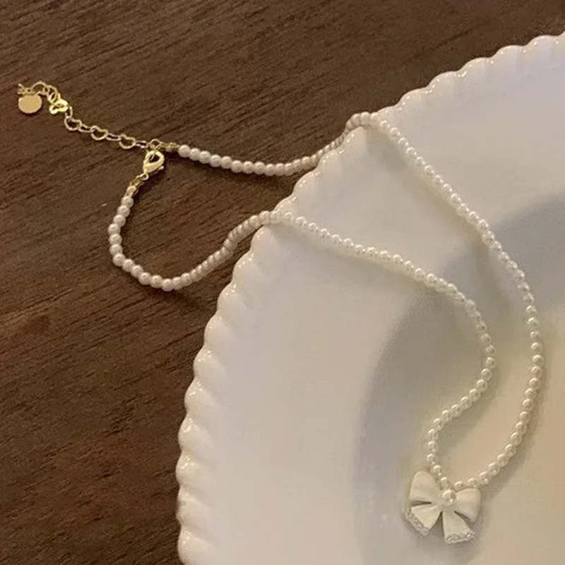 

European and American Fashion Retro Butterfly Knot Pearl Necklace Elegant Simple Style Super Fairy Collarbone Chain Lady Jewelry
