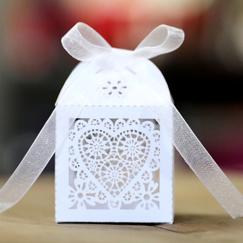 50Pcs Love Heart Laser Cut Candy Box Carriage Flower Wedding Favors Gifts Boxes With Ribbon Baby Shower Wedding Party Decoration