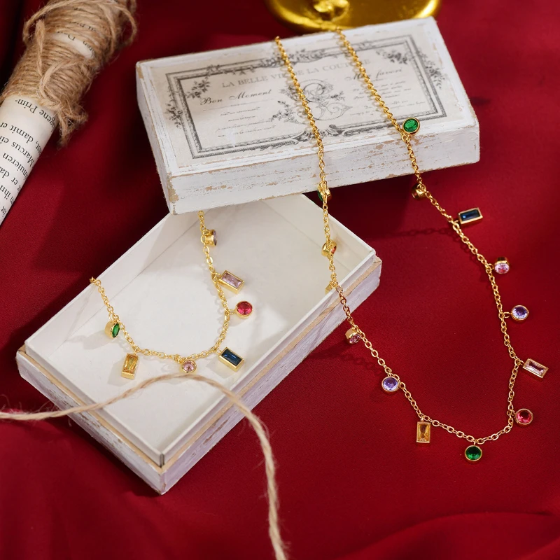 

Комплект женских ювелирных изделий из ожерелья, браслета, золота 18 карат