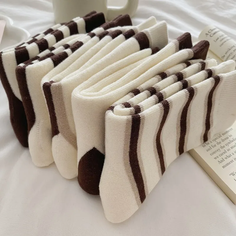 Stylish Cute Cartoon Warm Winter Thick Girls Socks Set 5 Pairs High Quality Striped White Cotton Fuzzy Fluffy Socks for Women