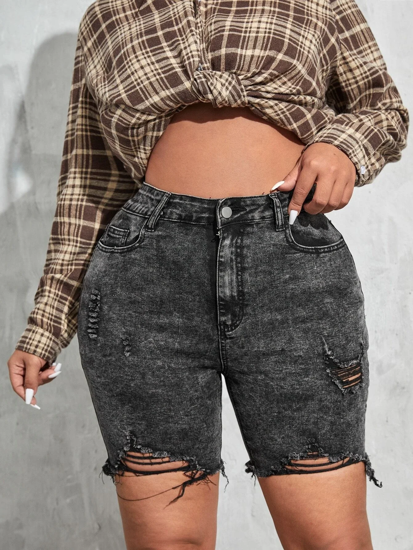 

Plus Ripped Raw Hem Denim Shorts