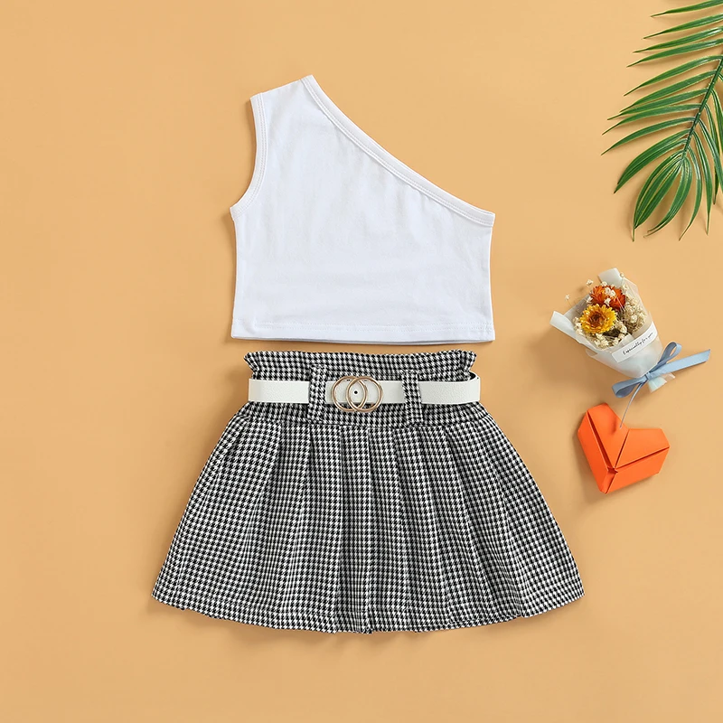

Комплект из трех предметов для девочек, однотонный белый жилет на одно плечо, плиссированная юбка с принтом в клетку и пояс
