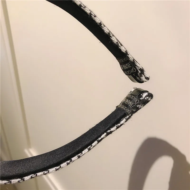 Фланелевая черно-белая клетчатая повязка на голову с металлической пряжкой