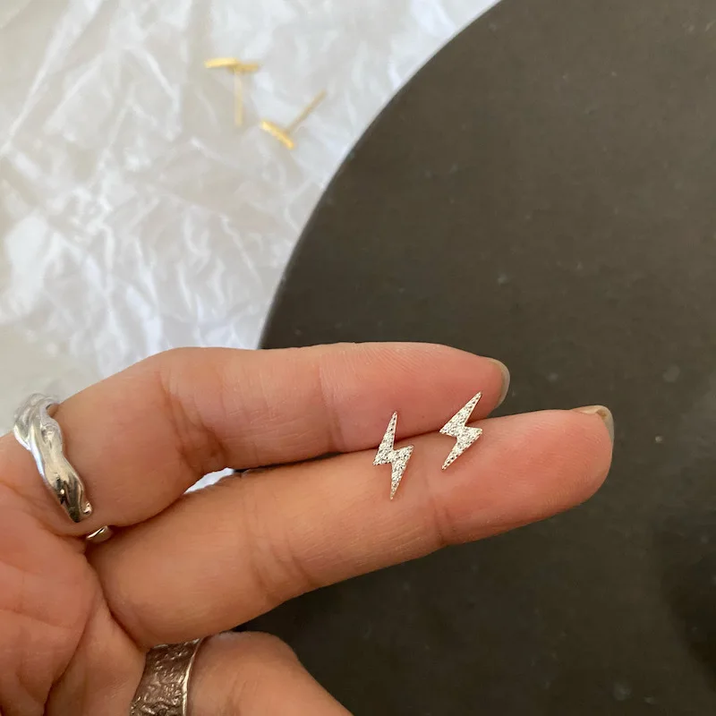 

925 Sterling Silver Simple Fashion Pavé Crystal Lightning Stud Earrings Women Exquisite Student Girlfriend Jewelry Accessories