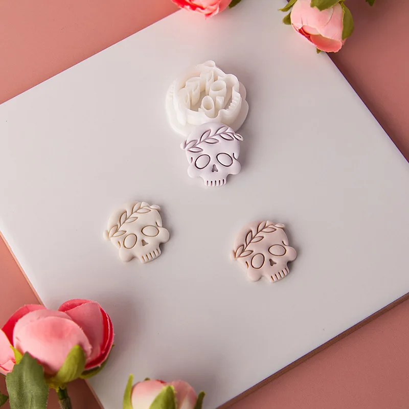 

Cute Skull Shape Polymer Clay Cutter Soft Pottery DIY Earrings Jewelry Pendant Cutting Mold Jewelry Modeling Pottery Tool