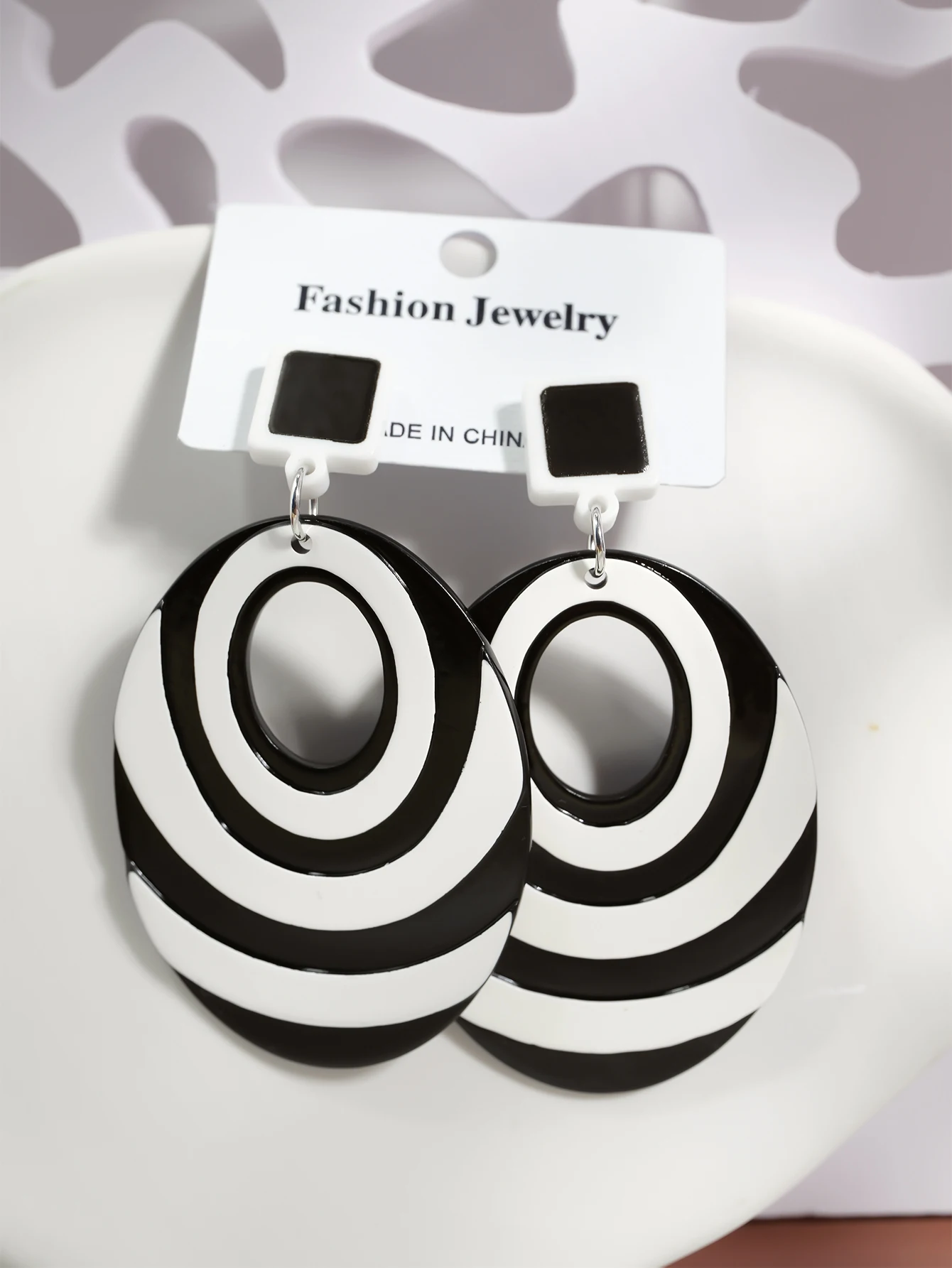 Элегантные Черно-белые Овальные Висячие Серьги С Полосатым Дизайном