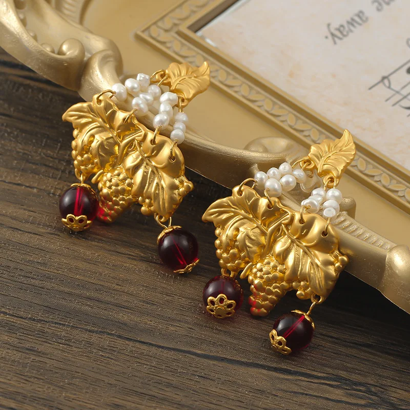 

Женские серьги-гвоздики с пресноводным жемчугом