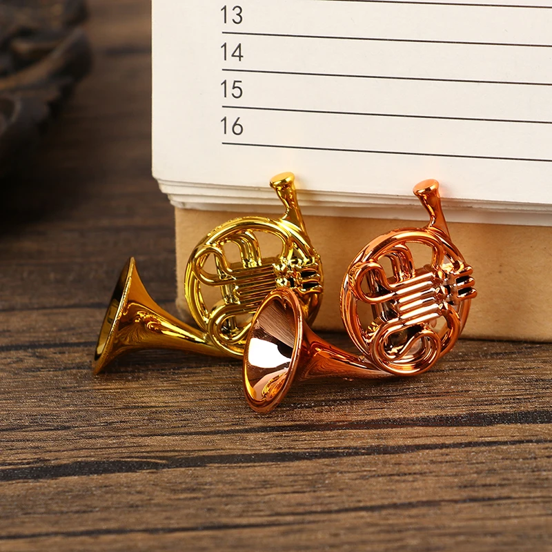 

Dollhouse Musical Instrument Creative Mini Portable Trumpet Saxophone 1:12 Dollhouse Miniature Plastic Musical Instrument Model