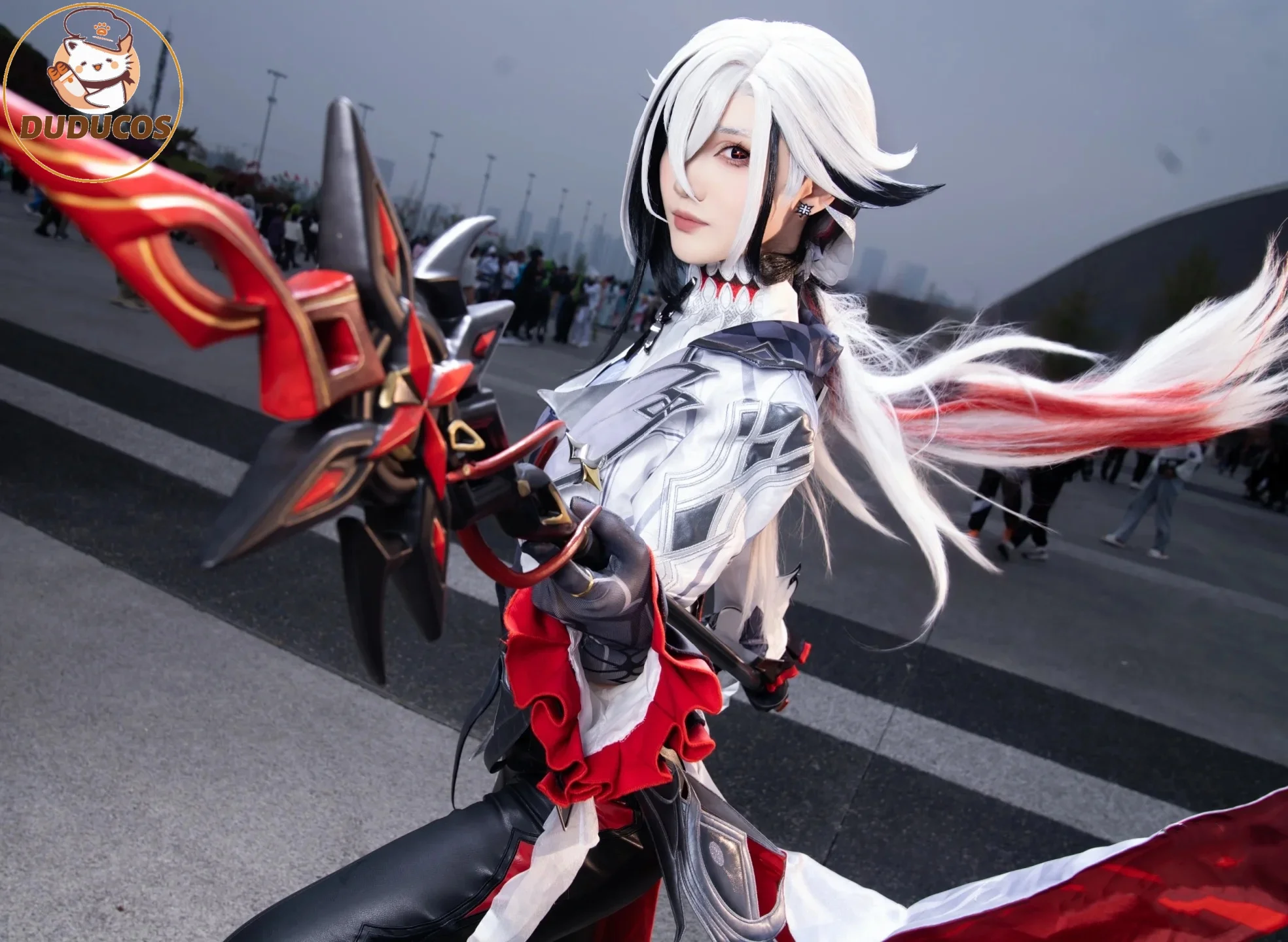 DUDU SR Arlecchino The Knave Косплей Костюм Genshin Impact Fatui Harbinger Парик Набор Слуга Snezhnaya Хэллоуин