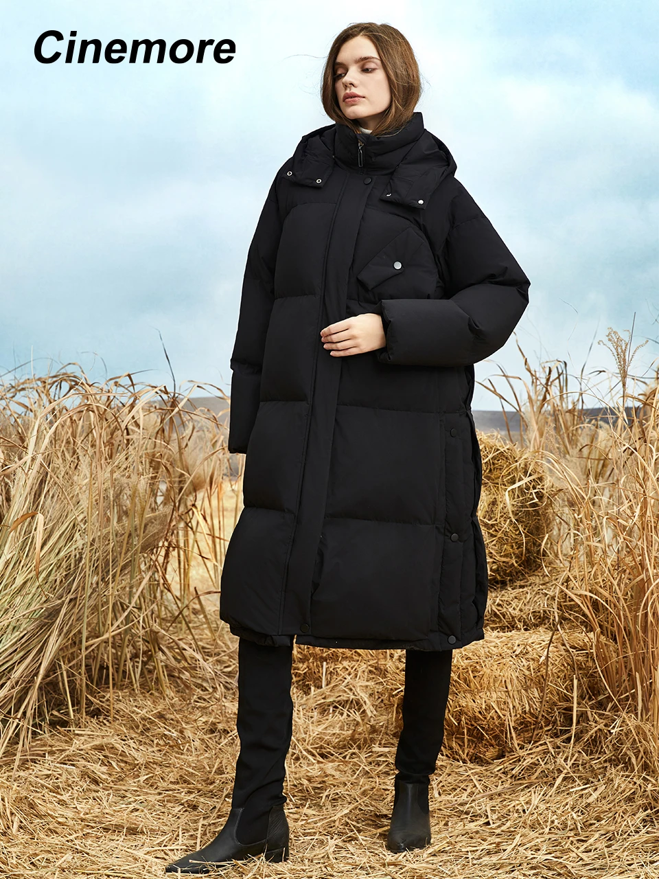 Женская утепленная куртка на флисе с капюшоном и разрезом подоле