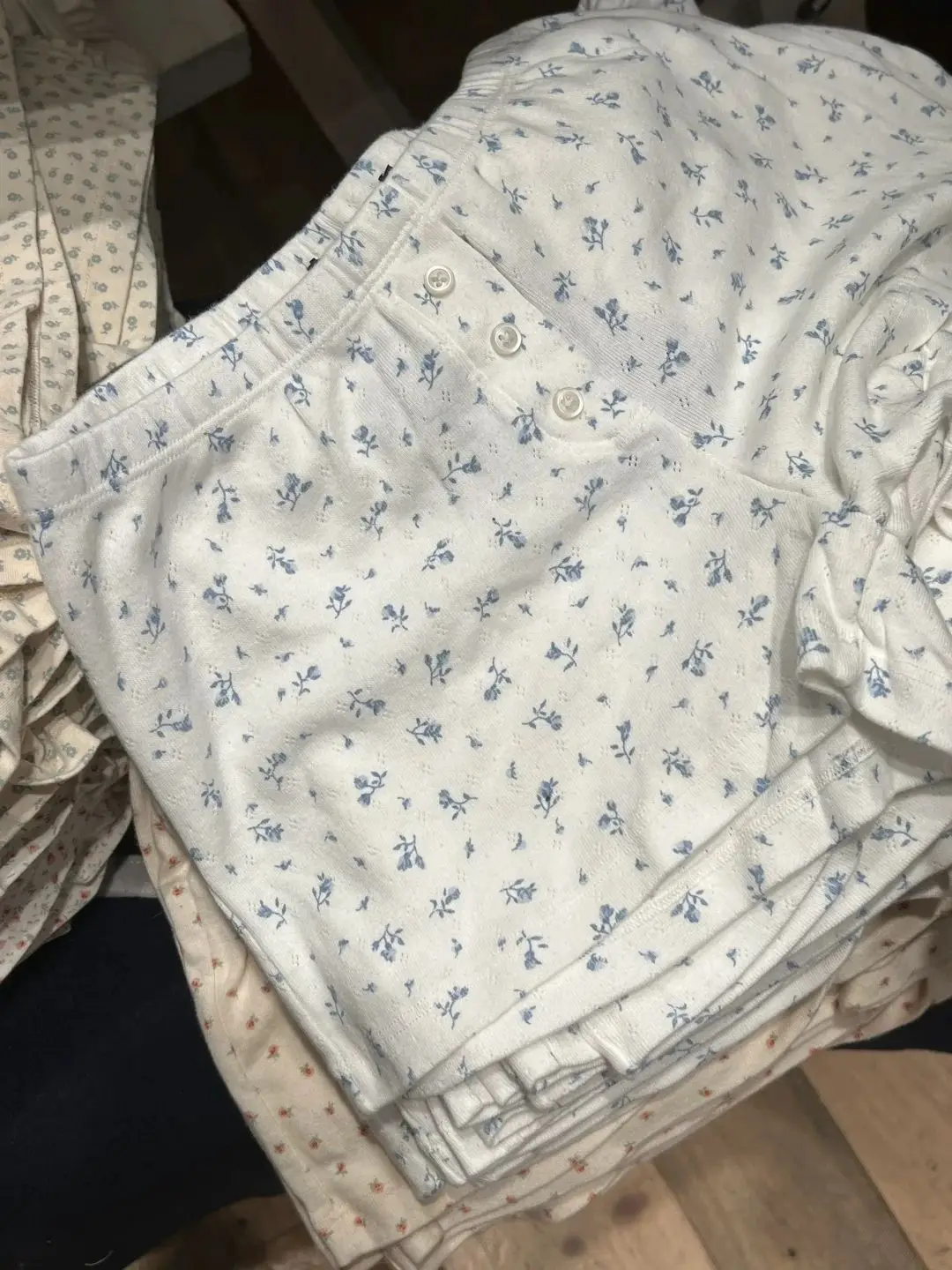 Футболка с длинными рукавами и пуговицами цветочным принтом комплект шортами