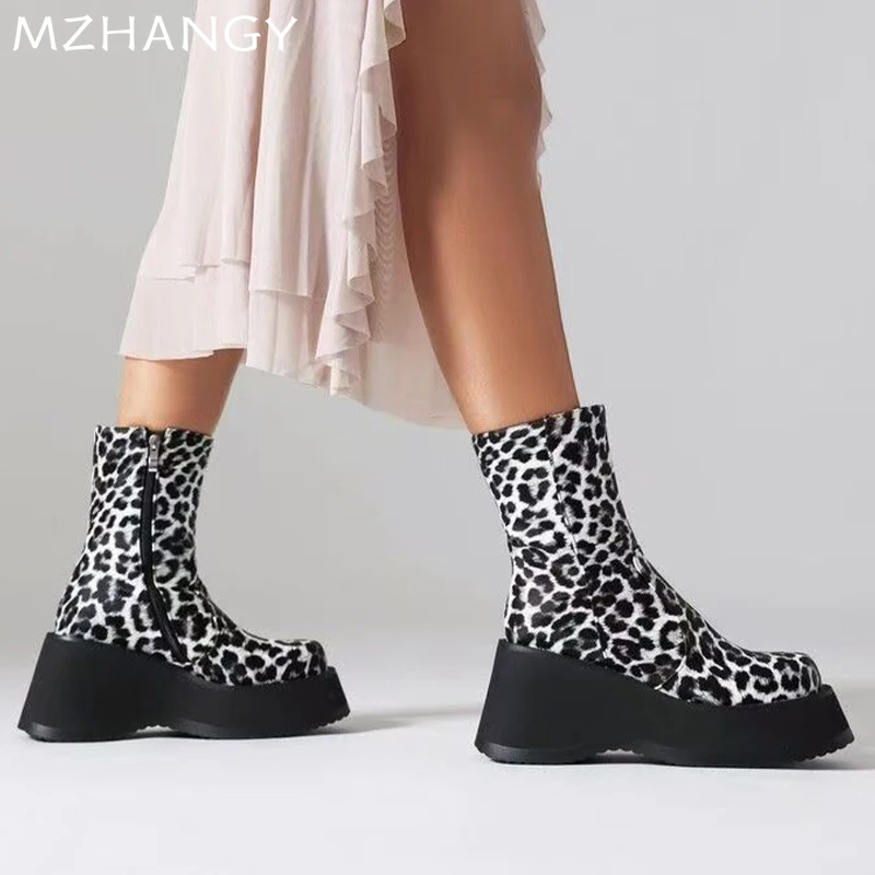 Женские кожаные ботильоны с леопардовым принтом на танкетке зимние туфли