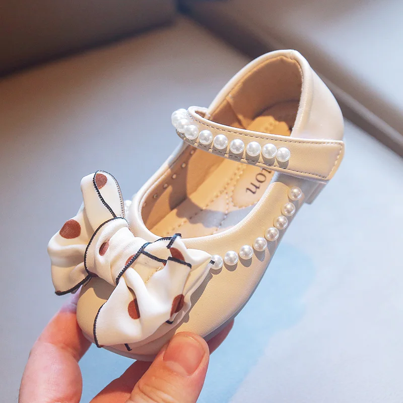 

Детские туфли в горошек с бантиком, маленькие туфли мэри джейн с застежкой-липучкой для девочек, модные детские туфли с жемчугом и круглым н...