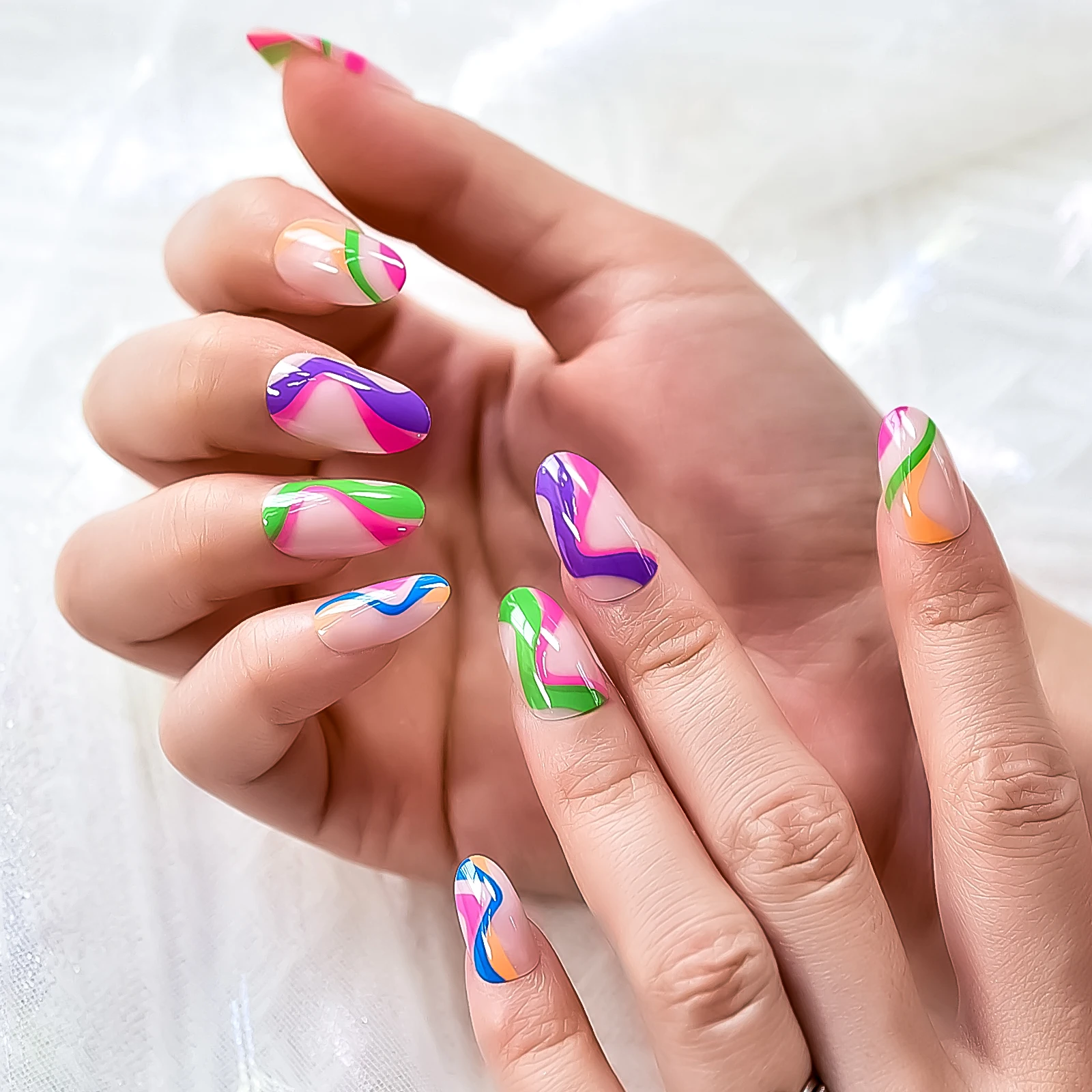 Мгновенно Обновите свой внешний вид с помощью 24 шт. коротких глянцевых радужных