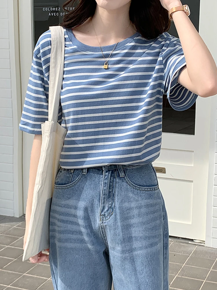 

Футболка женская хлопковая с коротким рукавом, пикантная рубашка в полоску с V-образным вырезом, модный топ в стиле Харадзюку, белая, большие...