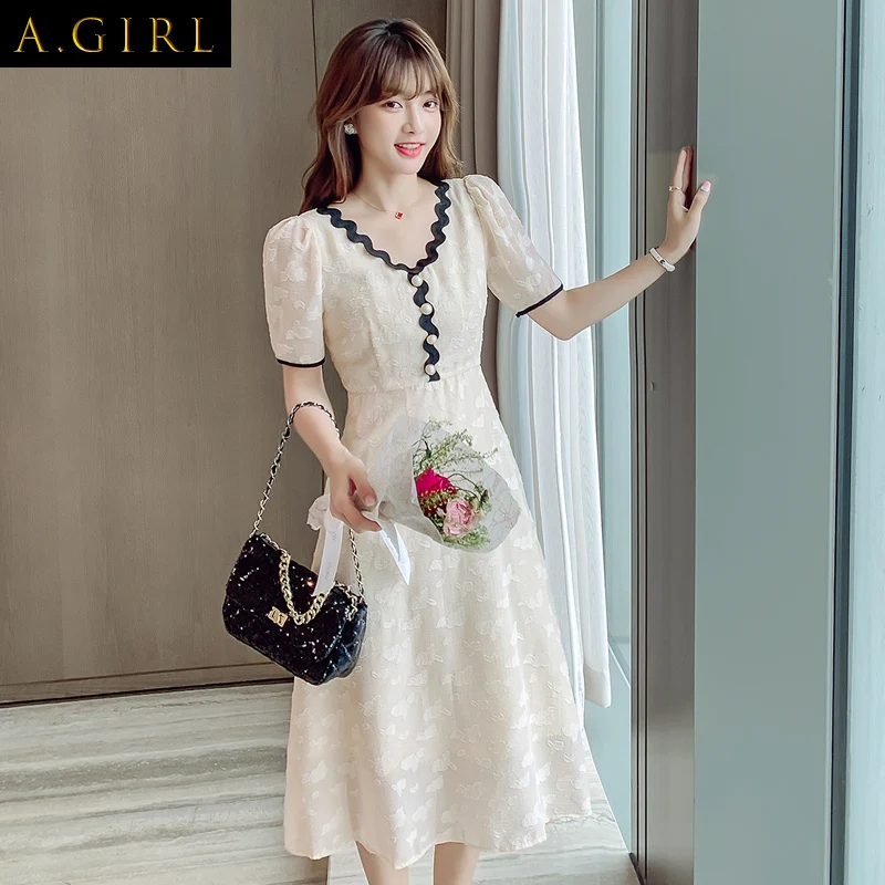 

A GIRLS Tea break French dress summer new V-neck apricot waist temperament goddess fan gentle style Hepburn style