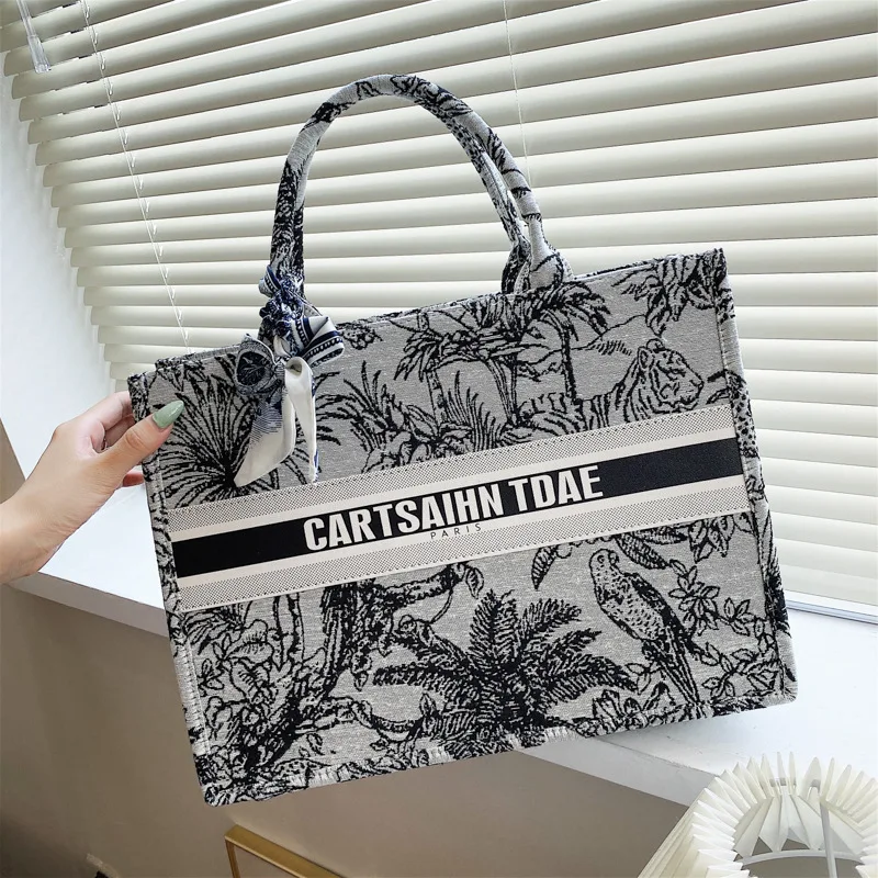 

IMJK Luxury Women Brand Clutch Bags Designer Round Crossbody Shoulder Purses Handbag Women Clutch Travel Tote Bag